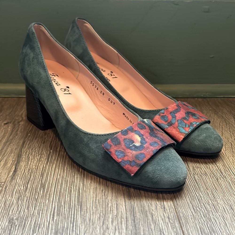 NWOT ferca 81 suede heels